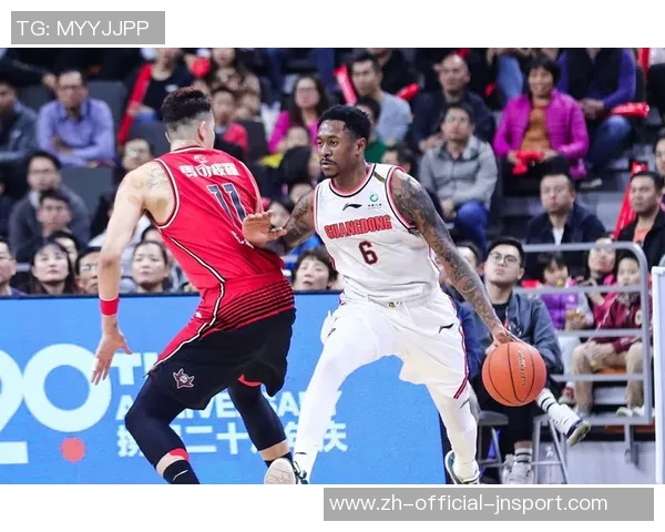 夏季训练不放松麦克丹尼尔斯运球节奏感十足轻松命中撤步三分球