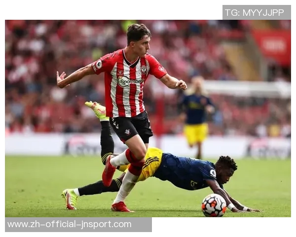 特纳三分球表现惊艳队友鼓励他勇敢投篮展现新风采