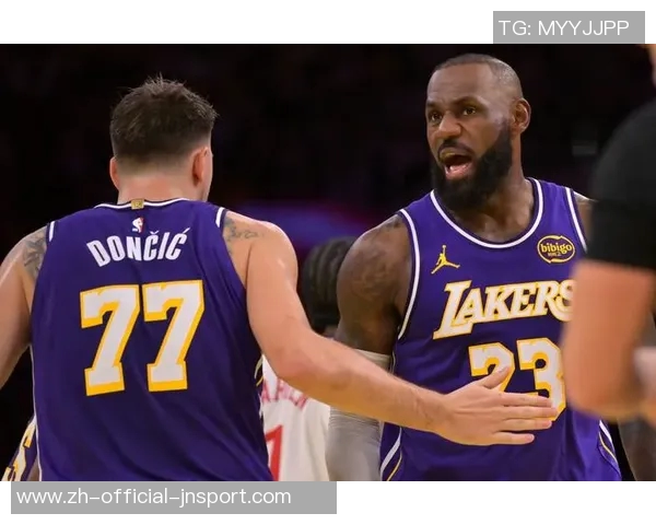 詹姆斯强调比赛关键时刻发球手的重要性并呼吁加强日常发球训练