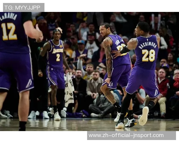 詹姆斯最后一攻前询问雷迪克暂停建议雷迪克果断选择直接进攻策略